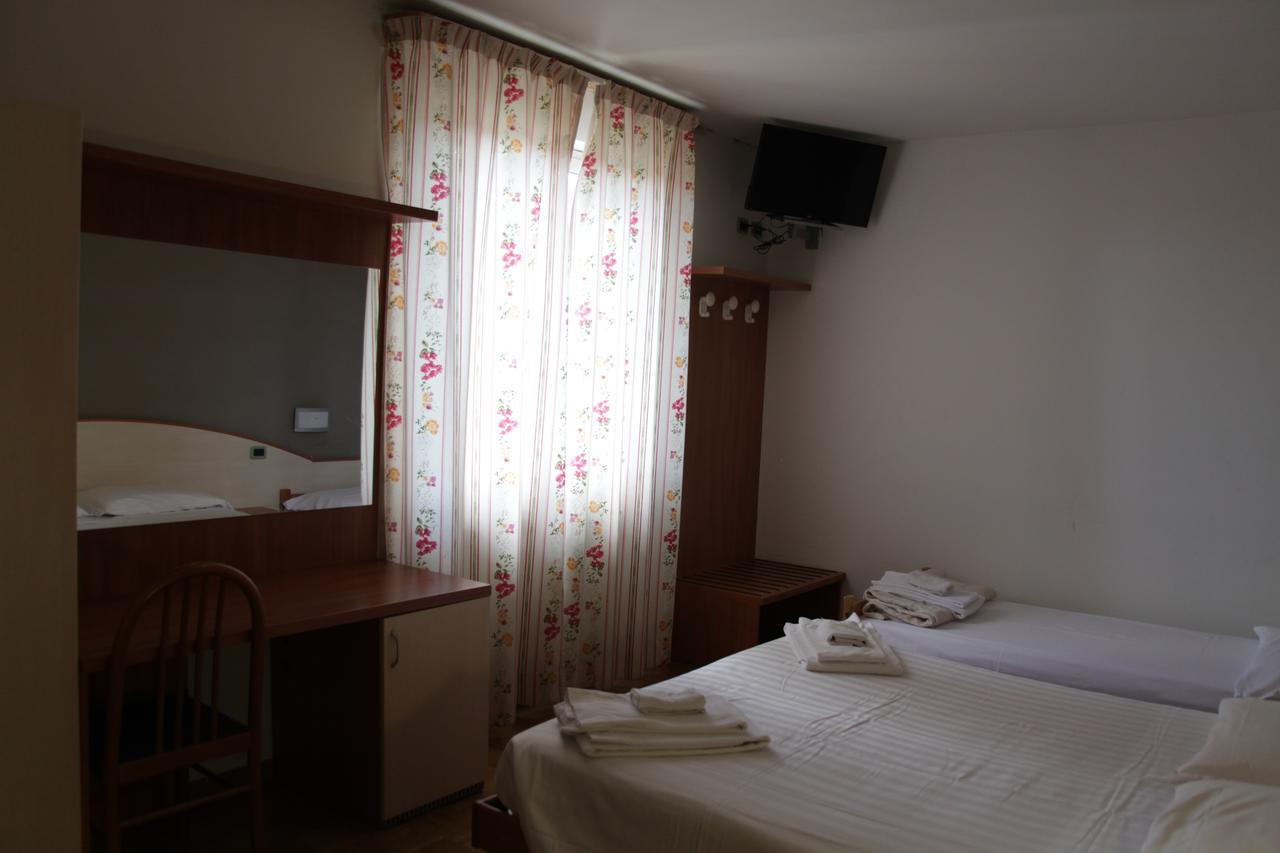 Albergo Da Benedetta เวตรัลลา ภายนอก รูปภาพ