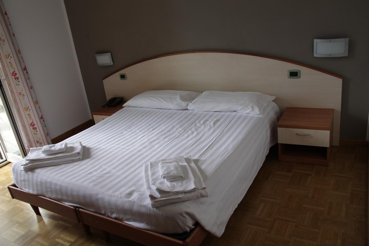 Albergo Da Benedetta เวตรัลลา ภายนอก รูปภาพ