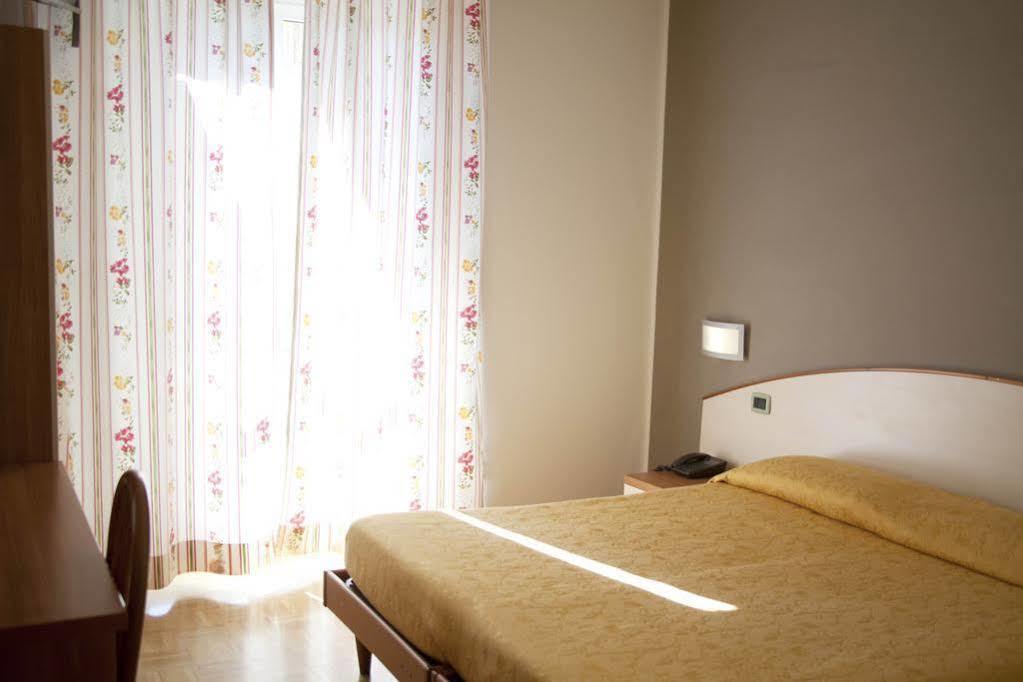 Albergo Da Benedetta เวตรัลลา ภายนอก รูปภาพ