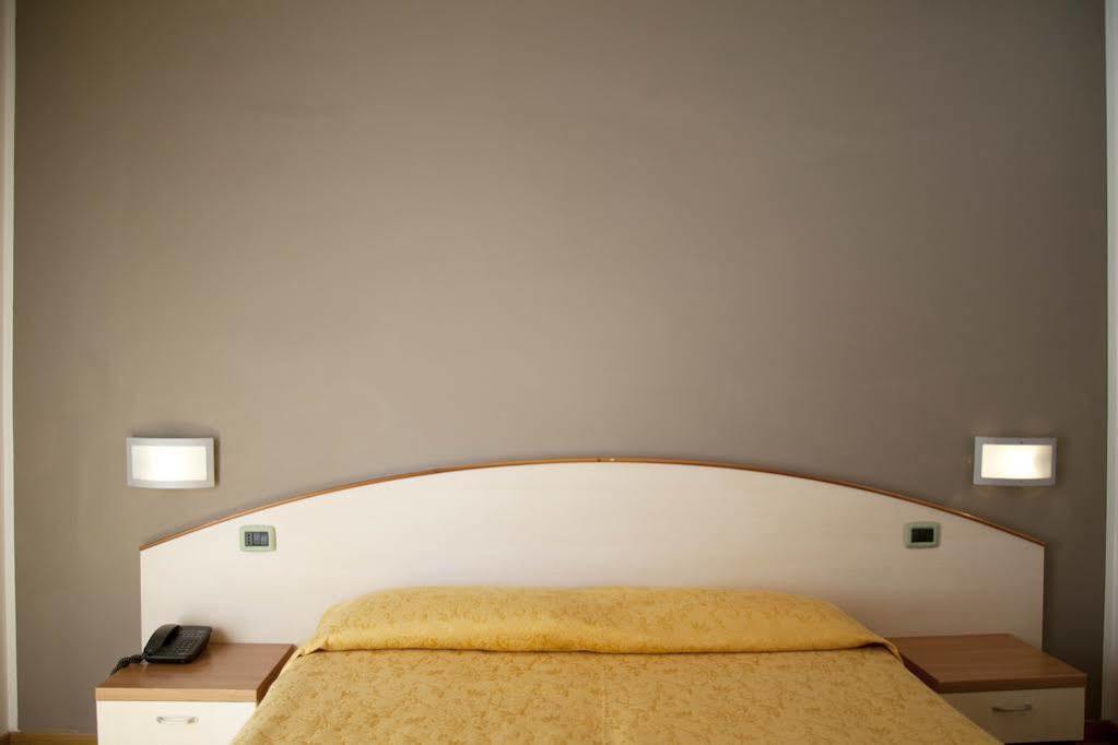Albergo Da Benedetta เวตรัลลา ภายนอก รูปภาพ