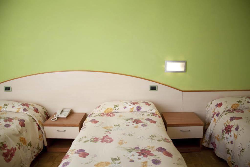 Albergo Da Benedetta เวตรัลลา ภายนอก รูปภาพ