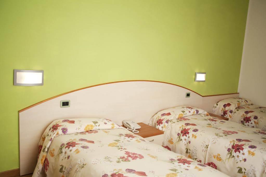 Albergo Da Benedetta เวตรัลลา ภายนอก รูปภาพ