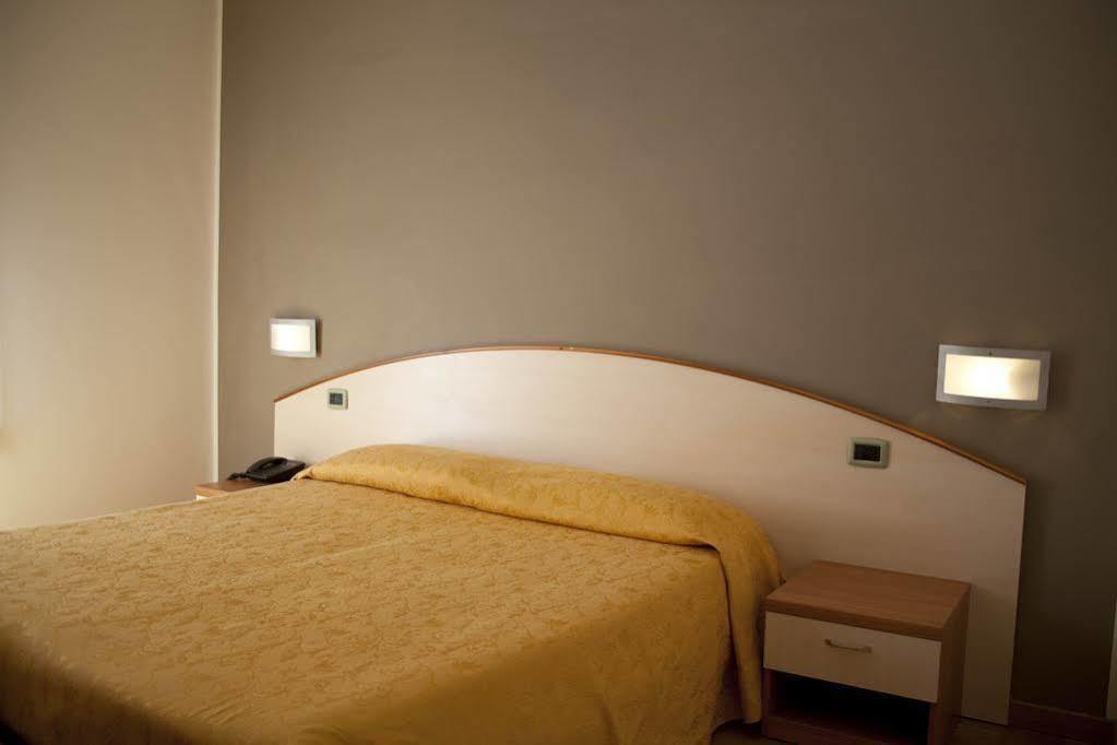 Albergo Da Benedetta เวตรัลลา ภายนอก รูปภาพ