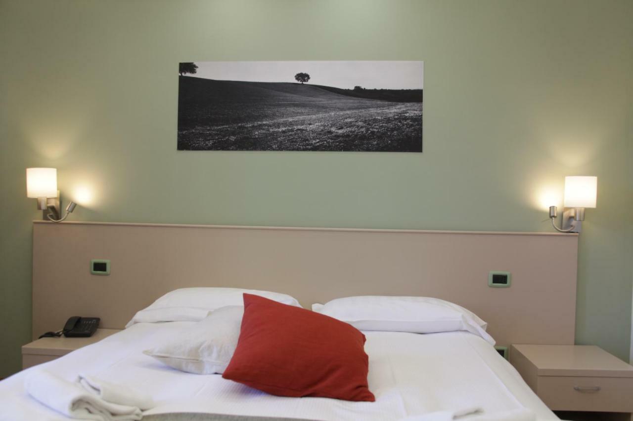 Albergo Da Benedetta เวตรัลลา ภายนอก รูปภาพ
